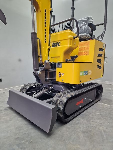 Мини-экскаватор Berger Kraus BK900AS с поворотной стрелой в комплекте с аксессуарами BK900AS_381_ фото