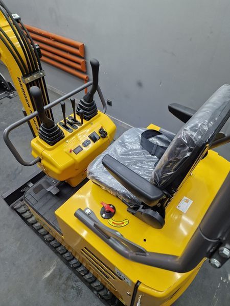 Мини-экскаватор Berger Kraus BK900AS с поворотной стрелой в комплекте с аксессуарами BK900AS_381_ фото