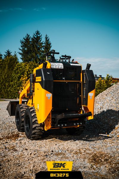 Мини-погрузчик фронтальный 327S KUBOTA 25KM TY-327S фото