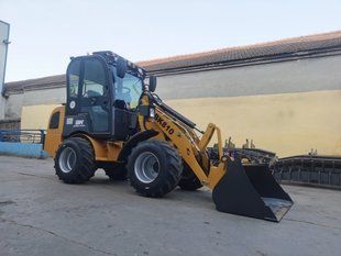 Фронтальний навантажувач з кабіною Berger Kraus BK810 двигун KUBOTA BK810_KUBOTA фото